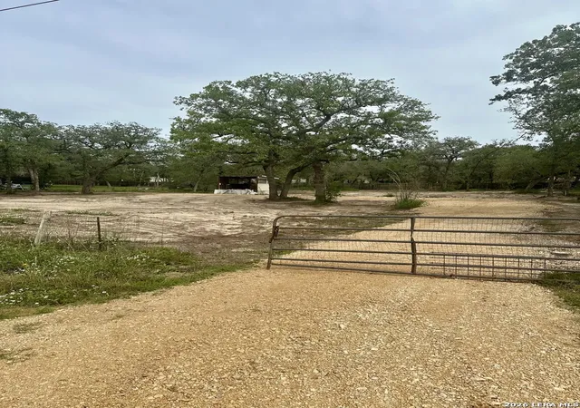 5th image of 204 Hickory Hill Dr, La Vernia, TX 78121 | MLS# 1972261