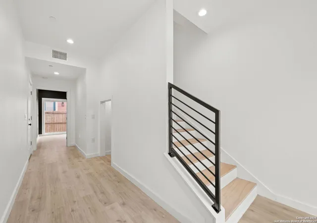 Photo 3 of Condo for sale at 308 S Mesquite St #101, San Antonio, TX 78203 | MLS# 1972309 | Listing updated on 2026-09-21