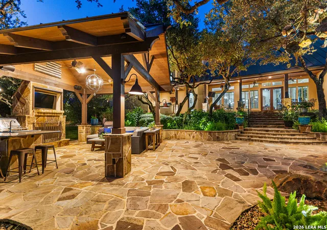 Photo 2 of Sale Pending at 25 Stone Ter, Fair Oaks Ranch, TX 78015 | MLS# 1972355 | Listing updated on 2026-08-10