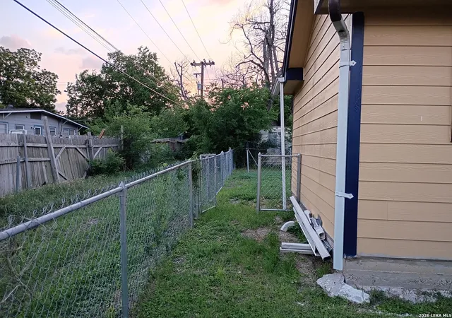 2nd image of 350 Pilgrim Dr, San Antonio, TX 78213 | MLS# 1972377