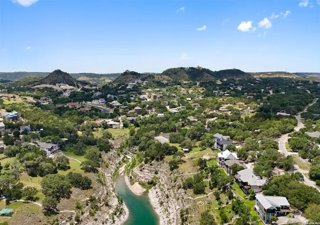 Photo 4 of Single family home for sale at 971 Barbara Dr, Canyon Lake, TX 78133 | MLS# 1972408 | Listing updated on 2026-06-14