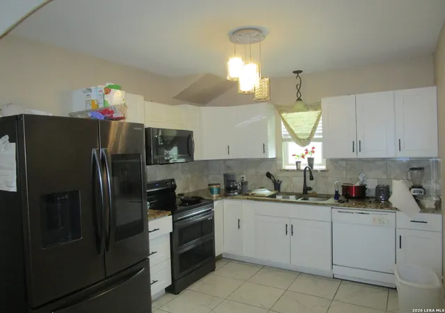 Photo 3 of Single family home for sale at 1102 N Saint Marys St, Beeville, TX 78102 | MLS# 1972418 | Listing updated on 2026-06-14