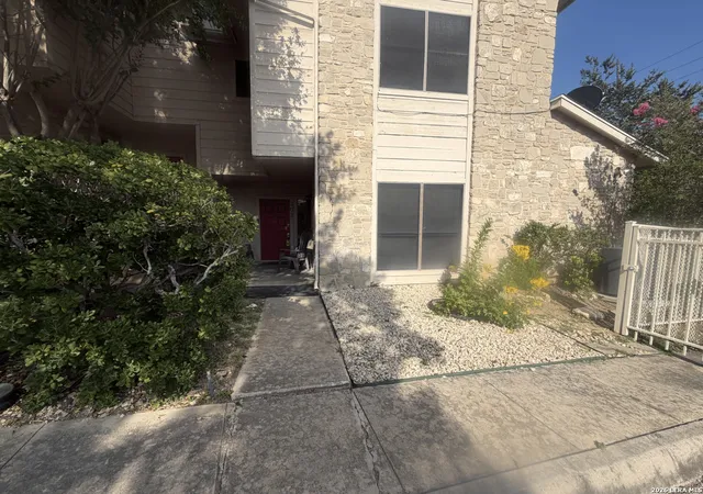 Listing Photo 1 - Condo for sale in building located at 829 W Bitters, San Antonio, TX 78216 - Unit #303