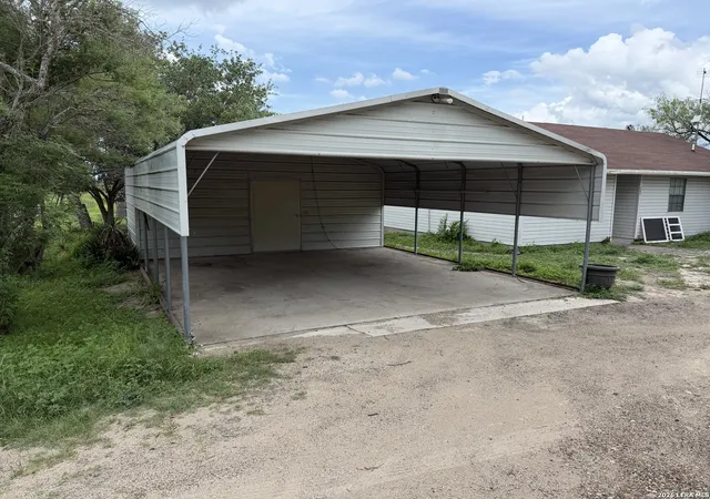 Homes for sale in Three Rivers, TX | 121 Lauryn St, Three Rivers, TX 78071 | MLS# 1972463