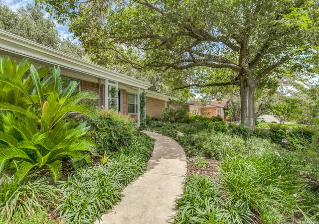 Photo 4 of Single family home for sale at 2811 Chisolm Trl, San Antonio, TX 78217 | MLS# 1972488 | Listing updated on 2026-08-29