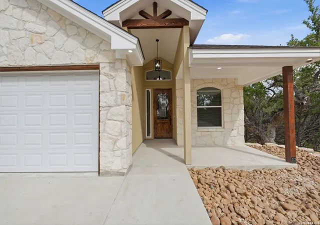 Photo 3 of Sale Pending at 346 Assiniboia Dr, Canyon Lake, TX 78133 | MLS# 1972504 | Listing updated on 2026-08-21