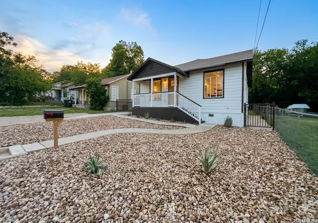Homes for sale in San Antonio, TX | 2323 E Crockett St, San Antonio, TX 78202 | MLS# 1972523