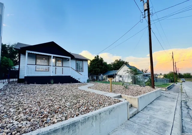 Homes for sale in San Antonio, TX | 2323 E Crockett St, San Antonio, TX 78202 | MLS# 1972523