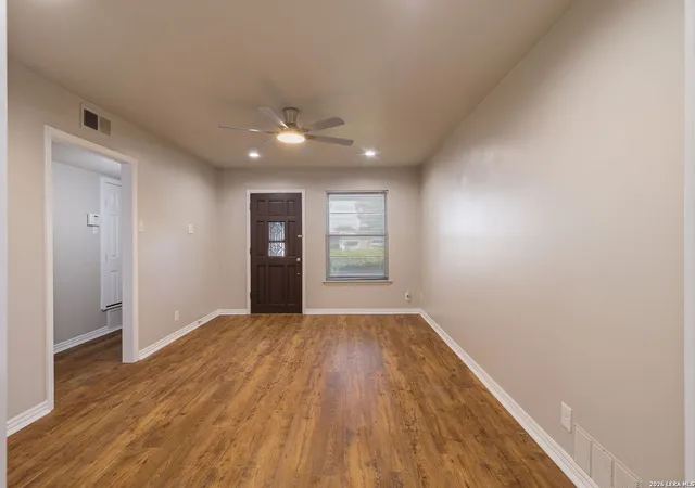 Photo 4 of Single family home for sale at 425 E Wright Blvd, Universal City, TX 78148 | MLS# 1972534 | Listing updated on 2026-09-14