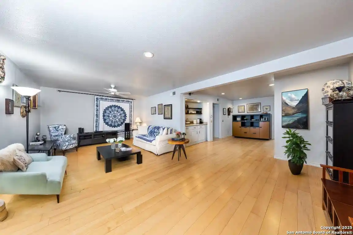 Listing Photo 2 - Condo for sale in 7500 Callaghan Rd located at 7500 Callaghan Rd, San Antonio, TX 78229 - Unit #APT 135