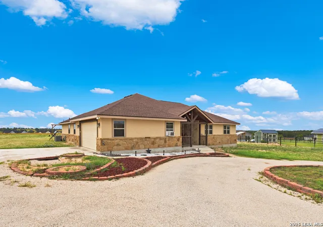 Photo 4 of Single family home for sale at 317 Honeysuckle Ln, La Vernia, TX 78121 | MLS# 1972612 | Listing updated on 2026-09-25