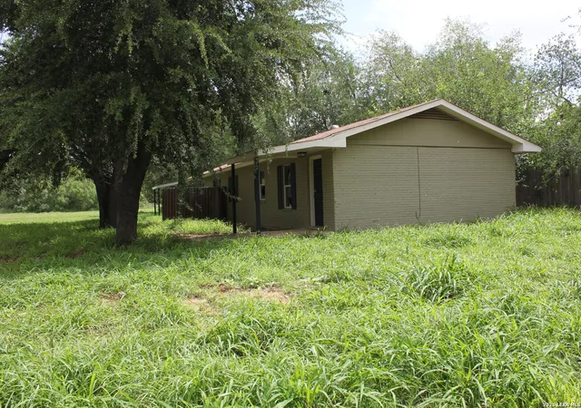 Photo 1 of Multi family home for sale at 723 W Brazos St, Pearsall, TX 78061 | MLS# 1972618 | Listing updated on 2026-08-01