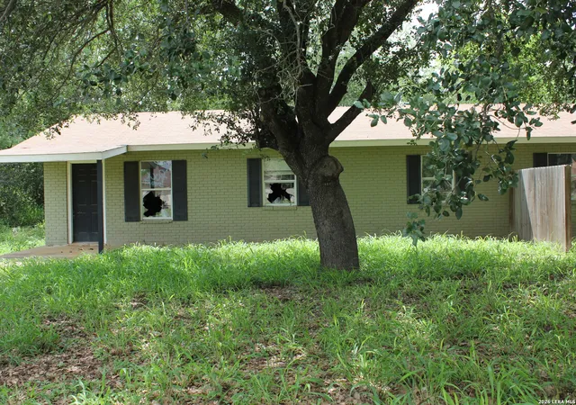 Photo 3 of Multi family home for sale at 723 W Brazos St, Pearsall, TX 78061 | MLS# 1972618 | Listing updated on 2026-08-01