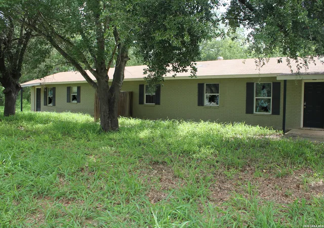 Photo 3 of Multi family home for sale at 723 W Brazos St, Pearsall, TX 78061 | MLS# 1972618 | Listing updated on 2026-08-01