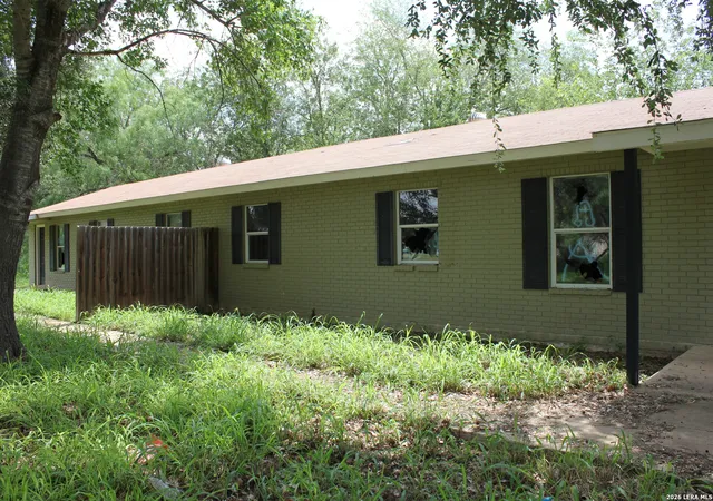 Photo 4 of Multi family home for sale at 723 W Brazos St, Pearsall, TX 78061 | MLS# 1972618 | Listing updated on 2026-08-01