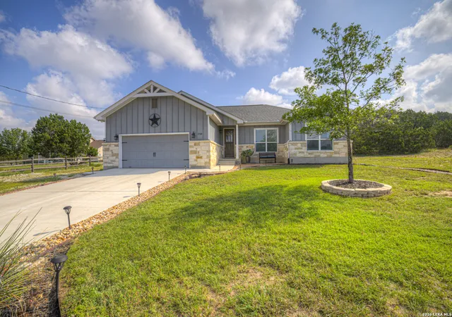 Photo 1 of Single family home for sale at 1720 Rocky Ridge Loop, Canyon Lake, TX 78133 | MLS# 1972632 | Listing updated on 2026-08-24