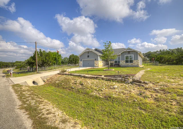 Photo 2 of Single family home for sale at 1720 Rocky Ridge Loop, Canyon Lake, TX 78133 | MLS# 1972632 | Listing updated on 2026-08-24