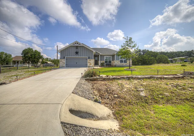 Photo 3 of Single family home for sale at 1720 Rocky Ridge Loop, Canyon Lake, TX 78133 | MLS# 1972632 | Listing updated on 2026-08-24