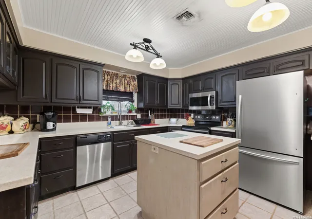 5th image of 198 Encino Dr, Pearsall, TX 78061 | MLS# 1972733