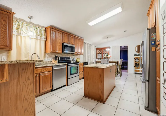Photo 4 of Single family home for sale at 227 Misty Bnd, Floresville, TX 78114 | MLS# 1972776 | Listing updated on 2026-09-10