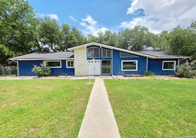 Photo 1 of Single family home for sale at 3019 Lakeview, Canyon Lake, TX 78133 | MLS# 1972879 | Listing updated on 2026-09-16