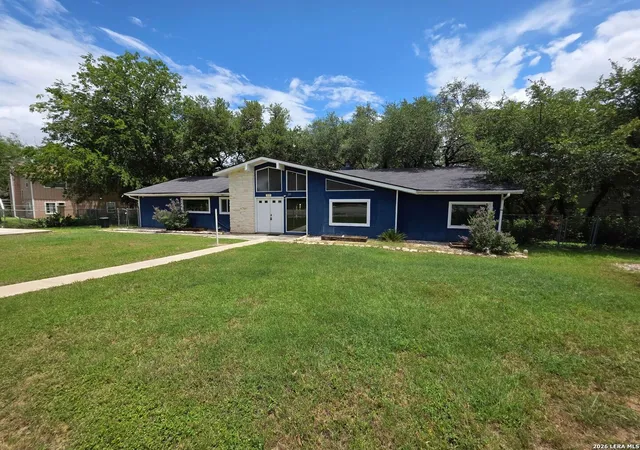 Photo 2 of Single family home for sale at 3019 Lakeview, Canyon Lake, TX 78133 | MLS# 1972879 | Listing updated on 2026-09-16