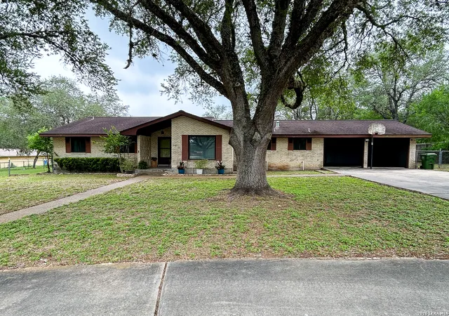 Homes for sale in Beeville, TX | 5121 Star Trek, Beeville, TX 78102 | MLS# 1972919