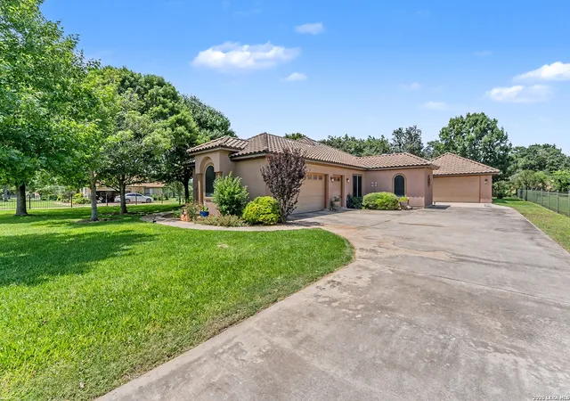 Photo 3 of Single family home for sale at 1379 County Road 4516, Castroville, TX 78009 | MLS# 1972953 | Listing updated on 2026-08-14