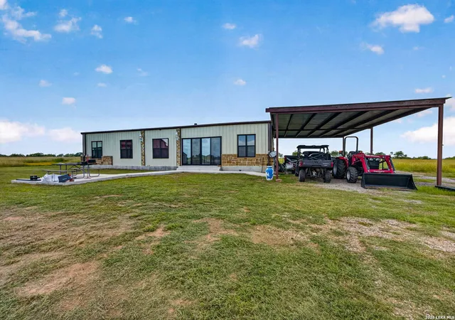Photo 4 of House for sale at 2193 State Hwy 97 W, Floresville, TX 78114 | MLS# 1972987 | Listing updated on 2026-09-27