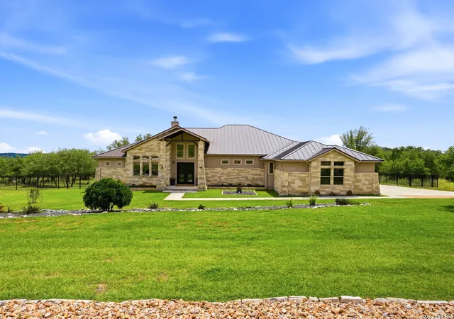 Photo 4 of Single family home for sale at 8030 Sky Vista, Garden Ridge, TX 78266 | MLS# 1973027 | Listing updated on 2026-06-29