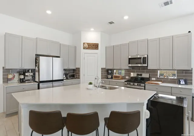 Photo 4 of Single family home for sale at 8912 Luciano Ridge, Seguin, TX 78155 | MLS# 1973055 | Listing updated on 2026-06-26