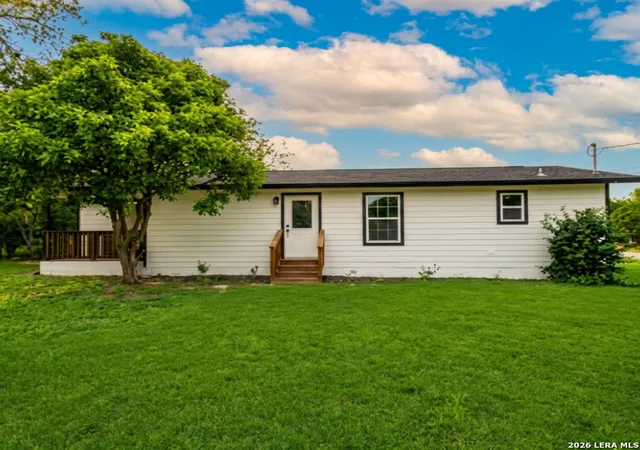 Homes for sale in Beeville, TX | 209 N Burke St, Beeville, TX 78102 | MLS# 1973061