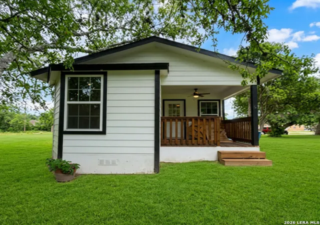Homes for sale in Beeville, TX | 209 N Burke St, Beeville, TX 78102 | MLS# 1973061
