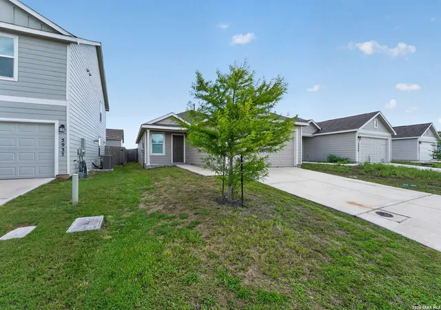 Photo 3 of Sale Pending at 5933 Antonio Pl, Seguin, TX 78155 | MLS# 1973077 | Listing updated on 2026-09-16
