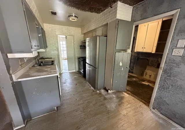 Photo 2 of Single family home for sale at 6211 Fir Valley Dr, San Antonio, TX 78242 | MLS# 1973088 | Listing updated on 2026-08-22