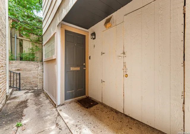 Homes for sale in San Antonio, TX | 408 Ira, San Antonio, TX 78209 | Houzeo