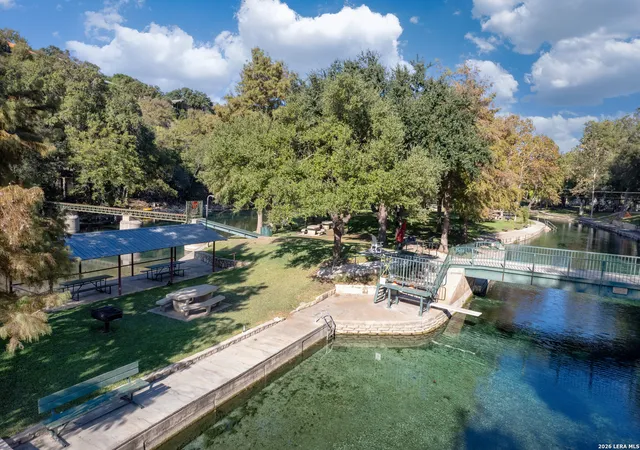 Photo 3 of Single family home for sale at 725 W Klingemann St, New Braunfels, TX 78130 | MLS# 1973146 | Listing updated on 2026-09-11