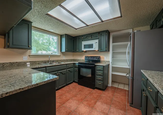 4th image of 1002 River Oak Dr, Seguin, TX 78155 | MLS# 1973168