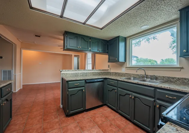 5th image of 1002 River Oak Dr, Seguin, TX 78155 | MLS# 1973168