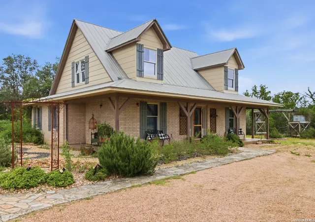 4th image of 1275 Lacey Dr, Bandera, TX 78003 | MLS# 1973296