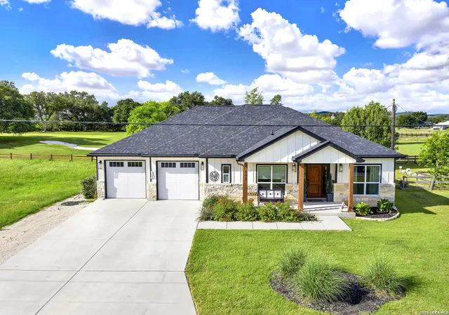 3rd image of 492 Spanish Grant Cir, Bandera, TX 78003 | MLS# 1973306