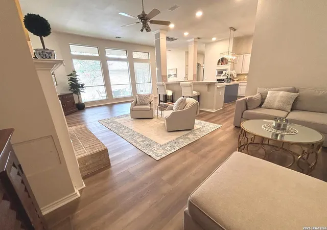 Photo 3 of Single family home for sale at 25 Stoneleigh Way, San Antonio, TX 78218 | MLS# 1973345 | Listing updated on 2026-08-28