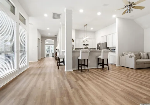 Photo 4 of Single family home for sale at 25 Stoneleigh Way, San Antonio, TX 78218 | MLS# 1973345 | Listing updated on 2026-08-28