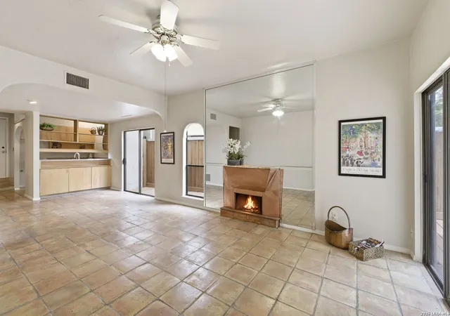 Listing Photo 4 - Condo for sale in building located at 409th Cir St, San Antonio, TX 78209 - Unit #409