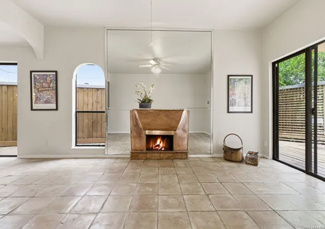 Listing Photo 5 - Condo for sale in building located at 409th Cir St, San Antonio, TX 78209 - Unit #409