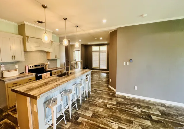 Photo 2 of Single family home for sale at 153 May Rd, Pleasanton, TX 78064 | MLS# 1973379 | Listing updated on 2026-06-28