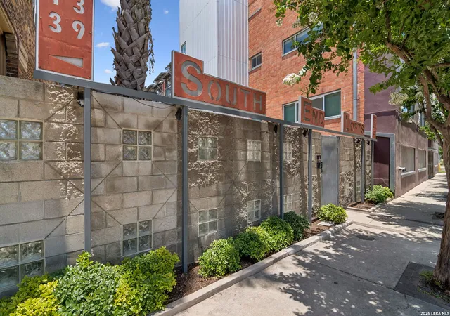 2nd image of 1339 S Flores #203, San Antonio, TX 78204 | MLS# 1973384