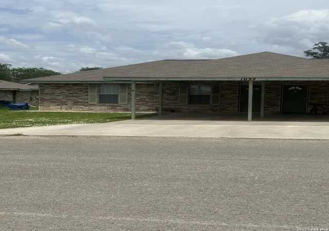 Photo 3 of Multi family home for sale at 1052 Long St, Pleasanton, TX 78064 | MLS# 1973442 | Listing updated on 2026-06-17