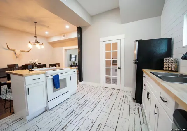 Photo 4 of Single family home for sale at 117 Yale, San Antonio, TX 78201 | MLS# 1973449 | Listing updated on 2026-09-25