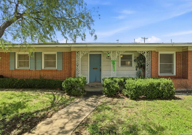 1st image of 900 Canterbury Hill St, Terrell Hills, TX 78209 | MLS# 1973460